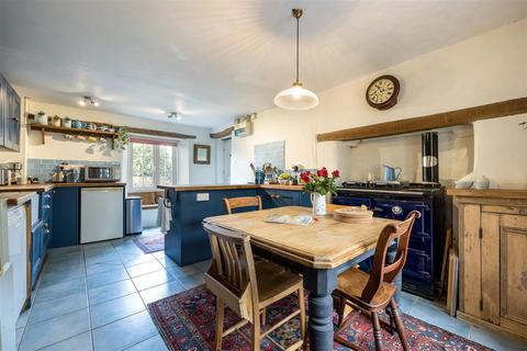 3 bedroom cottage for sale, College Square, Upper Heyford