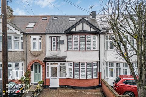 4 bedroom terraced house for sale, Fairlop Road, Barkingside, IG6