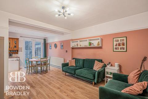 4 bedroom terraced house for sale, Fairlop Road, Barkingside, IG6
