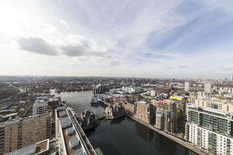 Studio to rent, Crossharbour Plaza, London E14