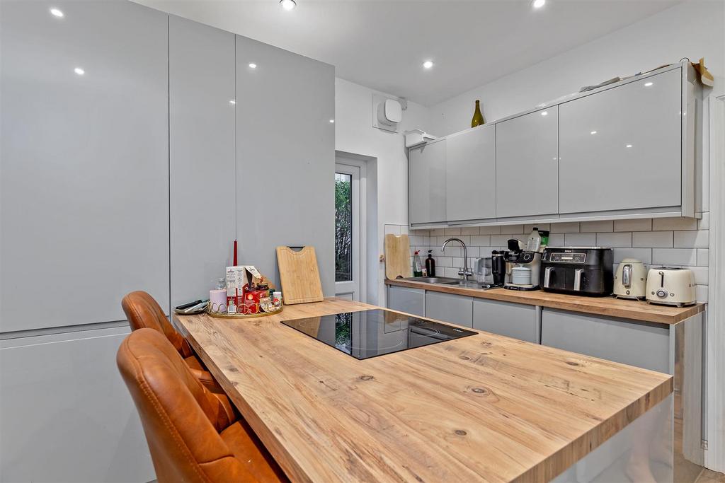 114a Hatfield Road-11.jpg