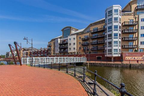 2 bedroom apartment to rent, Falcon Drive, Cardiff CF10