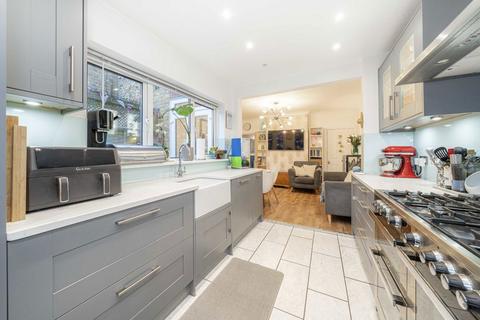 3 bedroom terraced house for sale, Glebeland Gardens, Shepperton TW17