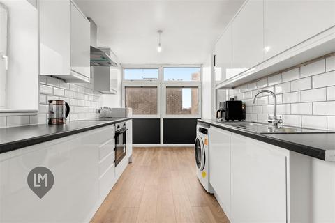 3 bedroom flat for sale, Windlesham Grove, London