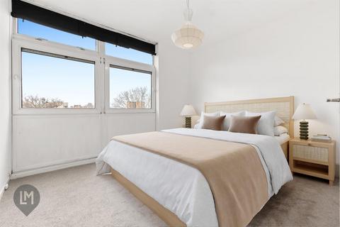 3 bedroom flat for sale, Windlesham Grove, London