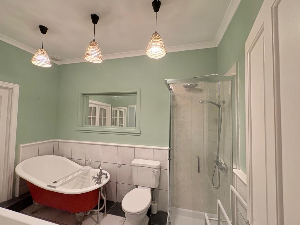 22 6 MR Bathroom