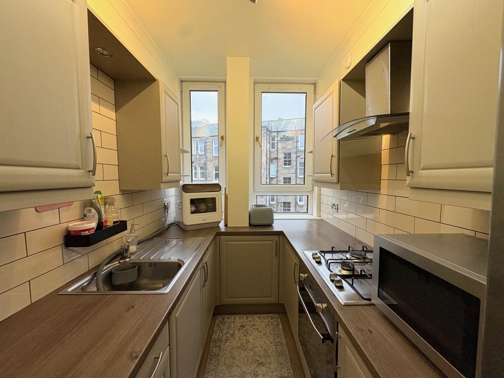 22 6 MR Kitchen 1jpg