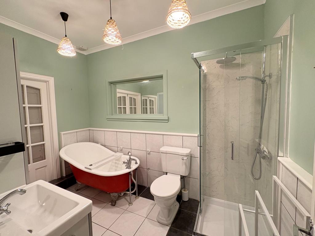 22 6 MR Bathroom 1jpg