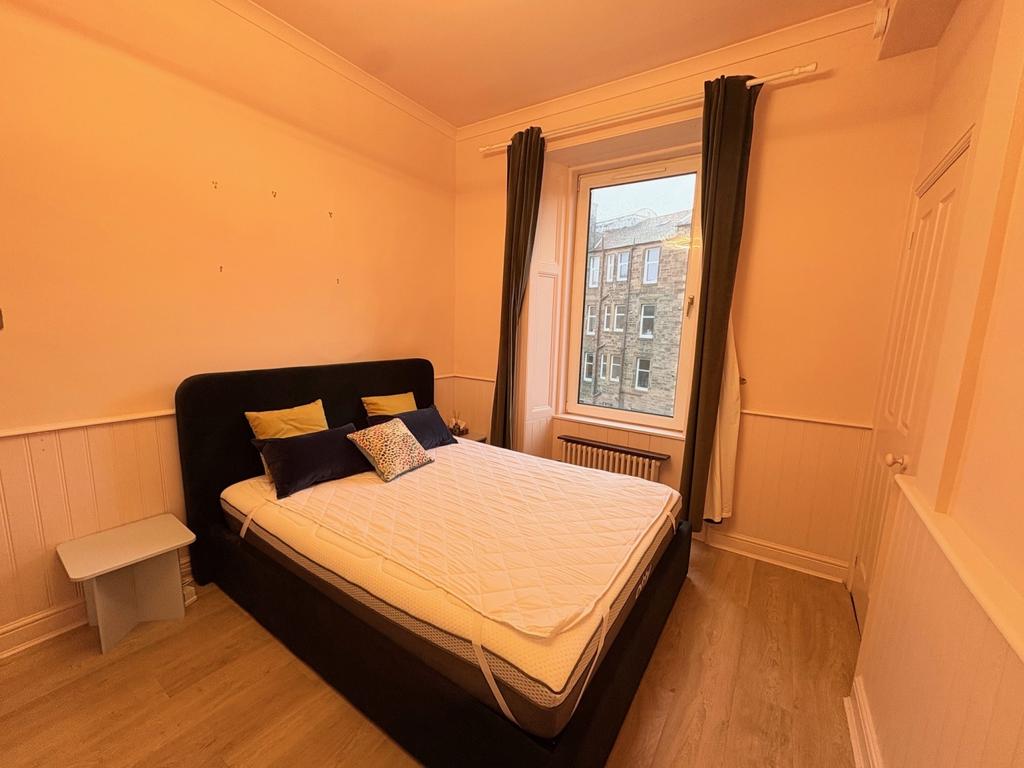 22 6 MR Main Bedroom-1jpg