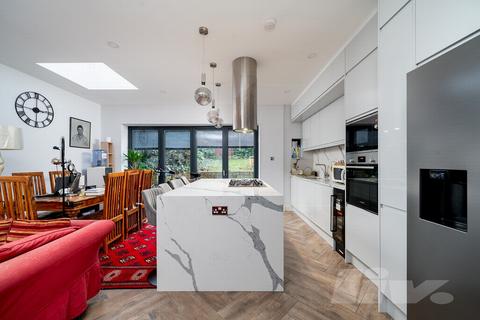 5 bedroom house for sale, Palmerston Crescent, London N13