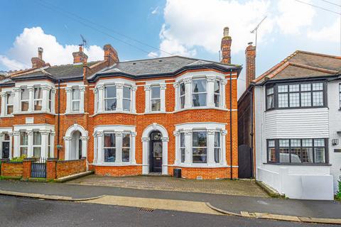 4 bedroom semi-detached house for sale, Station Road, Leigh-on-sea, SS9