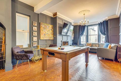 4 bedroom semi-detached house for sale, Station Road, Leigh-on-sea, SS9