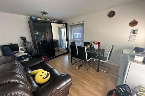 1 bedroom flat to rent, Lodge Close, Edgware, Greater London, HA8 7RL