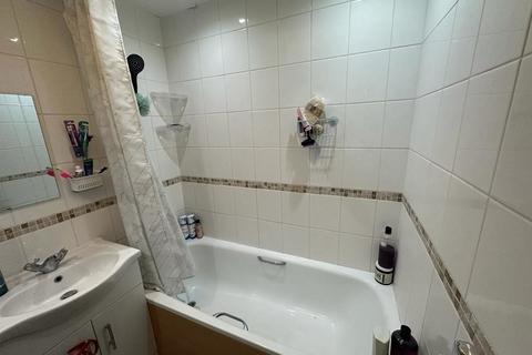 1 bedroom flat to rent, Lodge Close, Edgware, Greater London, HA8 7RL
