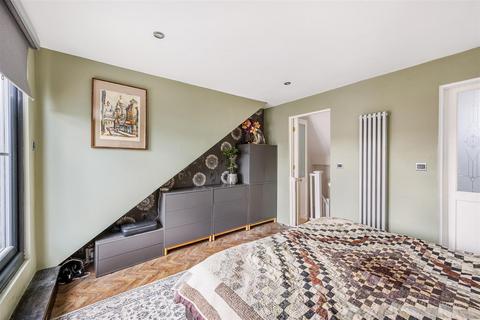 undefined, Carlton Road Chiswick