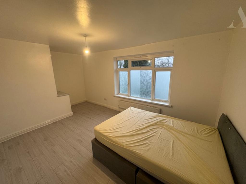 1 Fernbank Road Front bedroom 1.jpeg