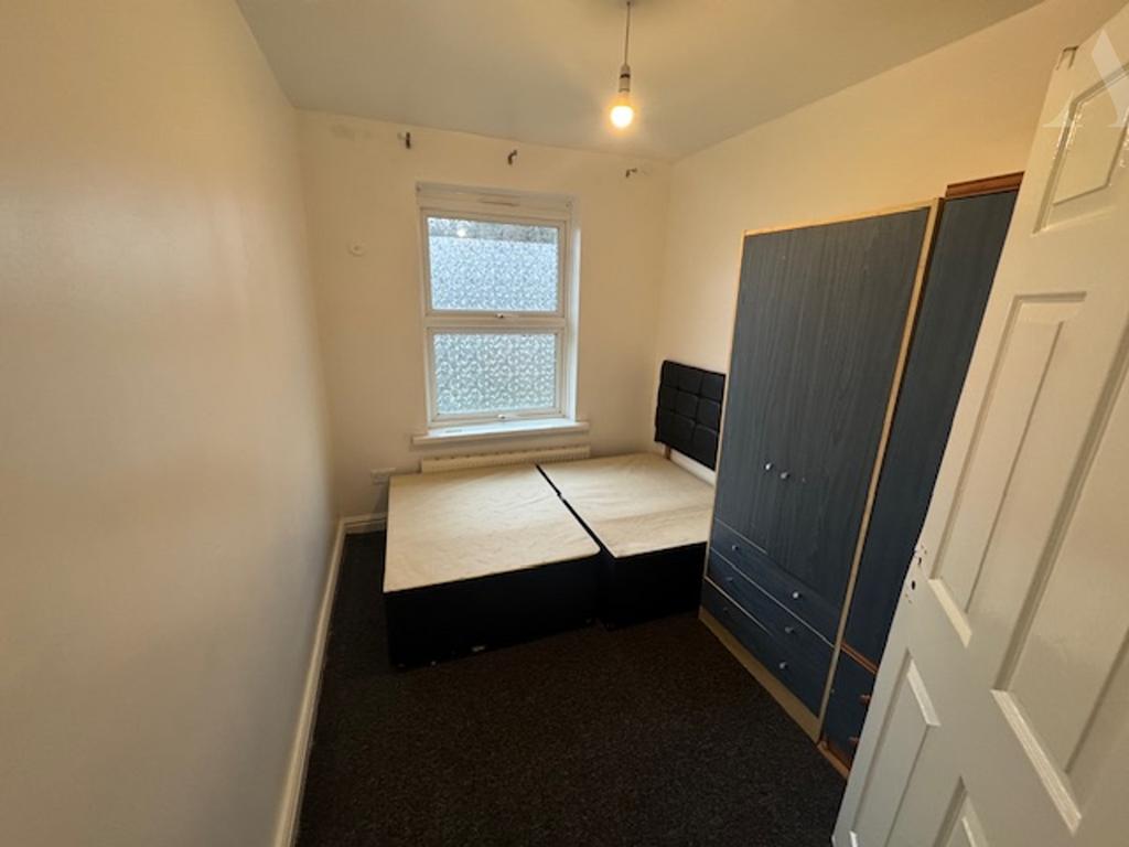 1 Fernbank Road Front bedroom 3.jpeg