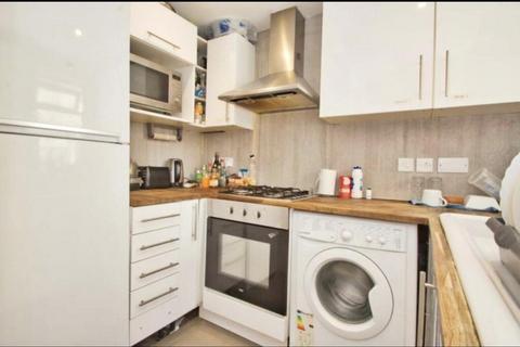 1 bedroom in a house share to rent, Staines Road, Feltham TW14