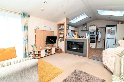 2 bedroom park home for sale, Shorefield, Shorefield Country Park, Downton, Hampshire, SO41