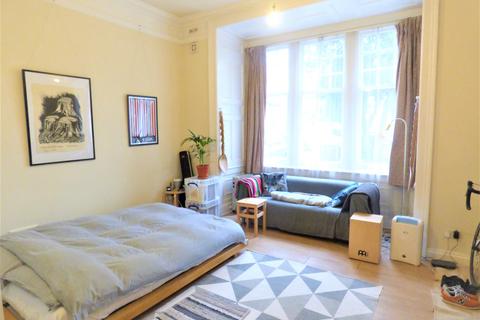 Studio to rent, Milford Court, Surbiton KT5