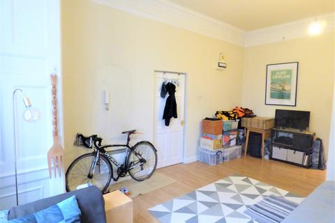 Studio to rent, Milford Court, Surbiton KT5