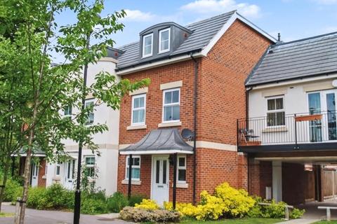 undefined, London Road, Slough SL3