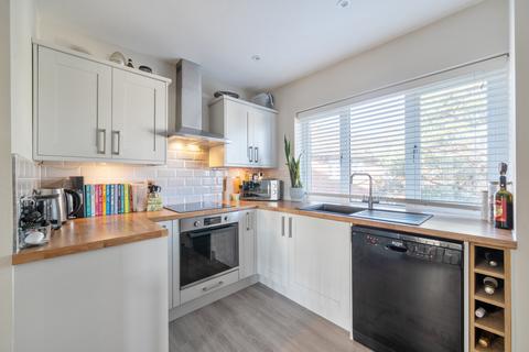 2 bedroom flat for sale, Cromwell Road, Walton On Thames, Surrey, KT12