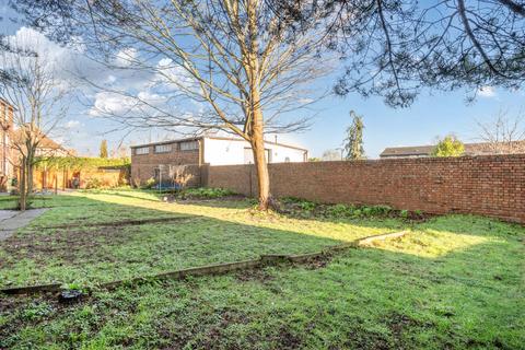 2 bedroom flat for sale, Cromwell Road, Walton On Thames, Surrey, KT12