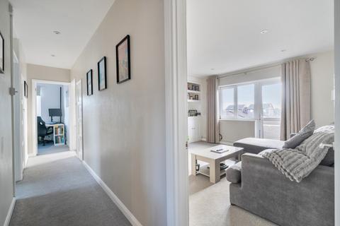 2 bedroom flat for sale, Cromwell Road, Walton On Thames, Surrey, KT12