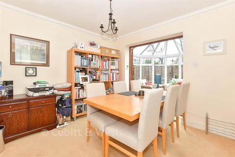 4 bedroom detached house for sale, The Stennings, East Grinstead RH19