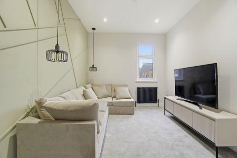 2 bedroom flat for sale, Glenroy Street, London W12