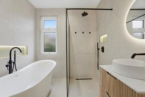 2 bedroom flat for sale, Glenroy Street, London W12