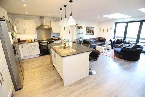 undefined, Langley Avenue, Worcester Park KT4