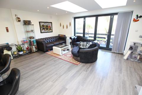undefined, Langley Avenue, Worcester Park KT4