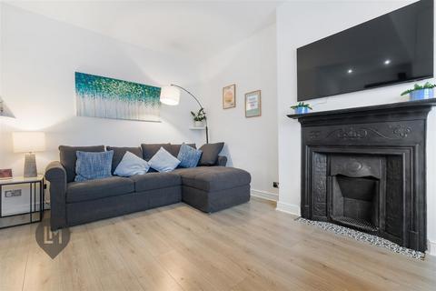 4 bedroom flat for sale, Melrose Avenue, London