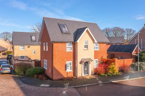 3 bedroom detached house for sale, Christmas Tree Crescent, Hockley SS5