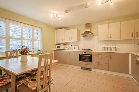 3 bedroom detached house for sale, Christmas Tree Crescent, Hockley SS5