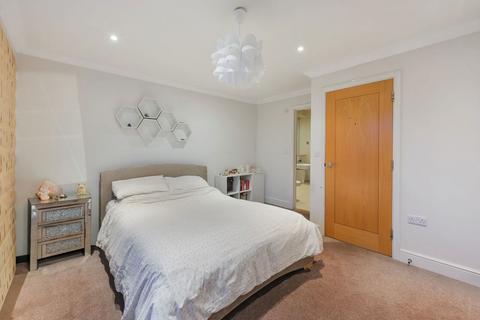 4 bedroom end of terrace house for sale, Bluehouse Lane, Oxted RH8