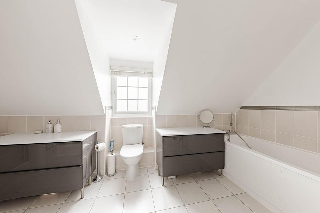Bathroom Shower W.C (1)