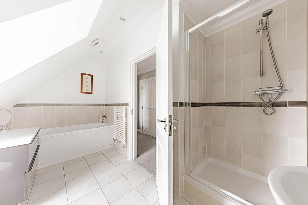 Bathroom Shower W.C (2)