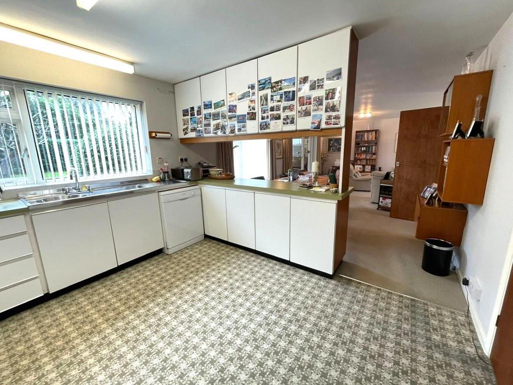 Kitchen 2.jpg