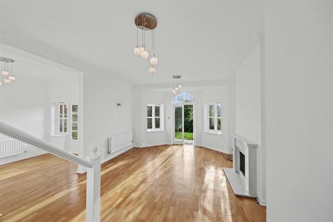 4 bedroom end of terrace house for sale, The Lawns, Shenley