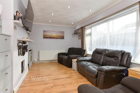 4 bedroom chalet for sale, Parish Road, Minster-On-Sea, Sheerness, Kent