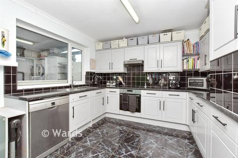4 bedroom chalet for sale, Parish Road, Minster-On-Sea, Sheerness, Kent