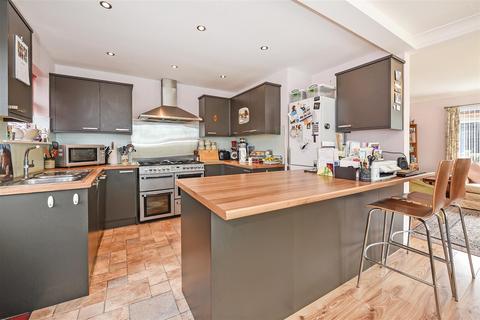 3 bedroom detached bungalow for sale, Lime Walk, Andover