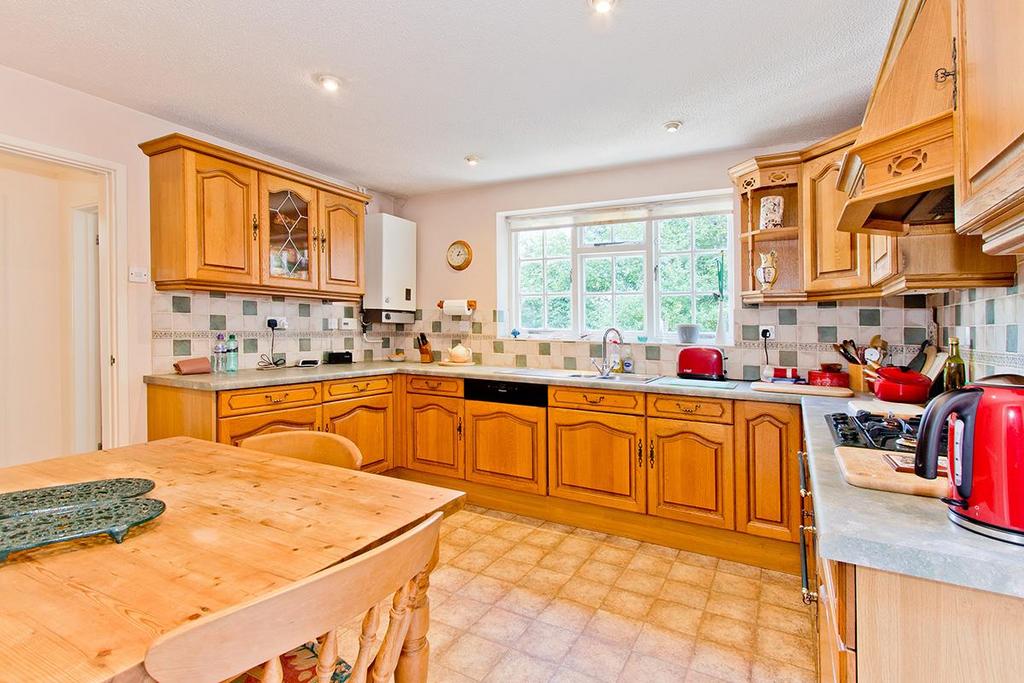 Kitchen2.jpg