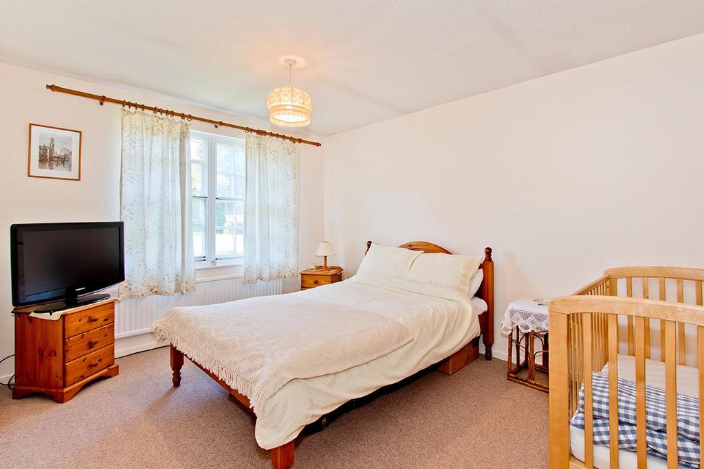 Bed2.jpg