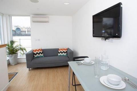 Studio to rent, Cowgate, Edinburgh EH1