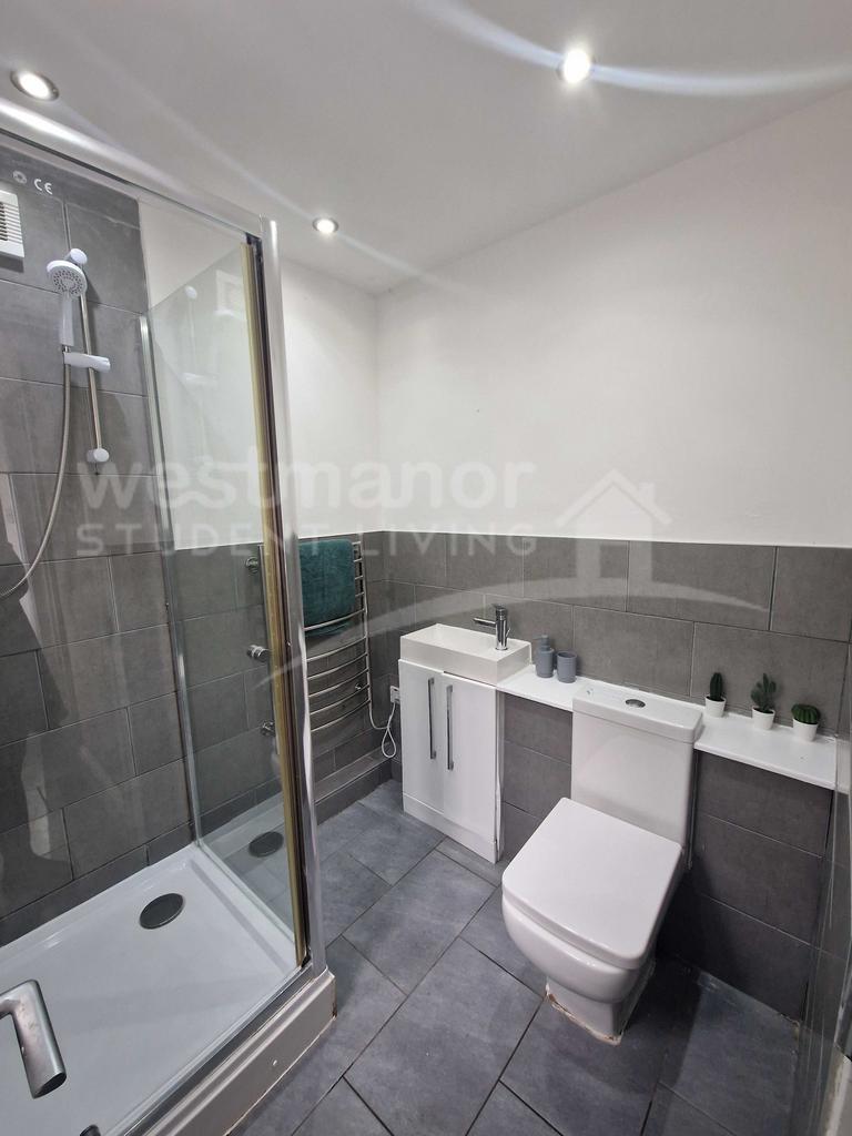 Bathroom 2    ground floor