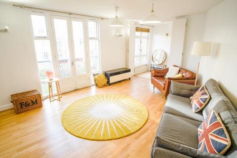 2 bedroom flat for sale, Park Central Building, Fairfield Road, London, E3